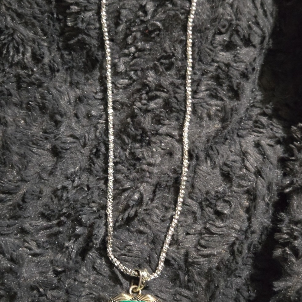 Elegant Silver Necklace with Pendant